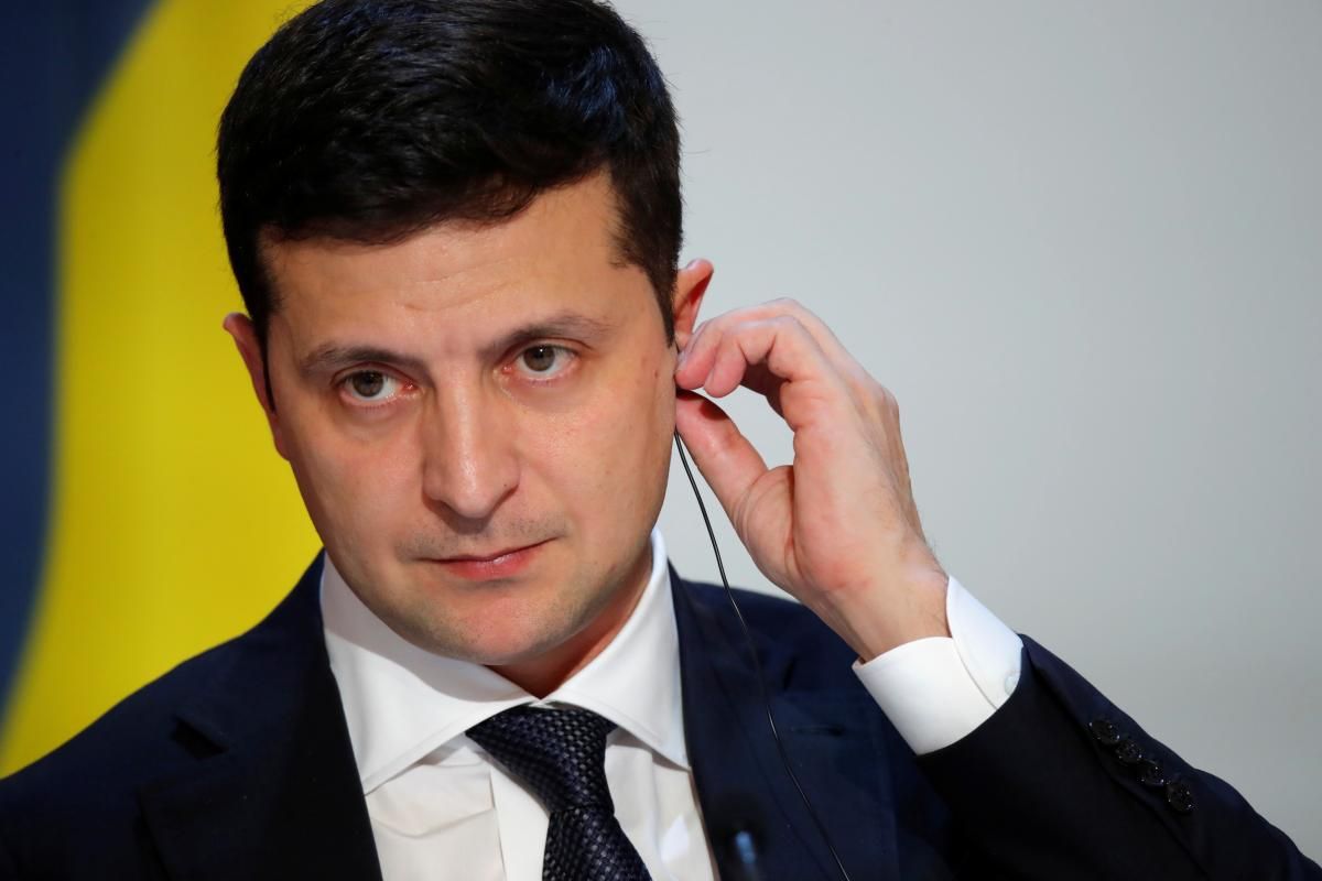 Володимир Зеленський закликає молодь Донбасу залишитись громадянами України Володимир Зеленський закликає молодь Донбасу залишитись громадянами України