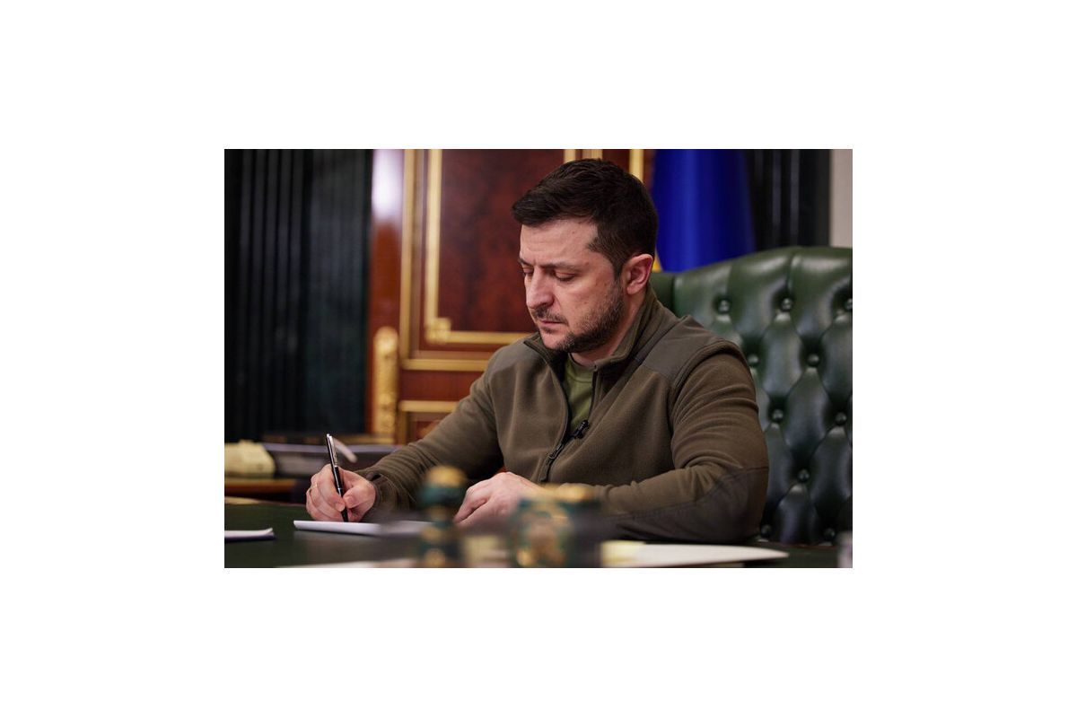 Президент Володимир Зеленський дозволив військовому обіймати посаду першого заступника Міністра оборони на період дії правового режиму воєнного стану Президент Володимир Зеленський дозволив військовому обіймати посаду першого заступника Міністра оборони на період дії правового режиму воєнного стану