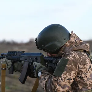 ​115 бригада ЗСУ: Бійці 115-ї ОМБр продовжують інтенсивні тренування зі стрілецької зброї