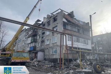 Прокурори фіксують наслідки чергової російської атаки на Мирноград – 5 людей поранені та двоє загинули Прокурори фіксують наслідки чергової російської атаки на Мирноград – 5 людей поранені та двоє загинули