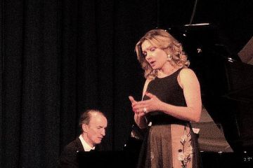 ОЛЕНІ ГОНЧАРУК АПЛОДУВАЛИ ЛУЧАНИ ОЛЕНІ ГОНЧАРУК АПЛОДУВАЛИ ЛУЧАНИ