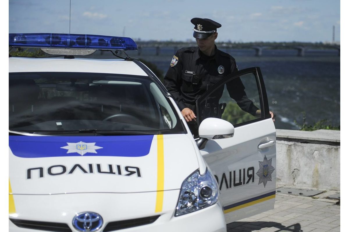 Двох водіїв судитимуть за пропозицію хабаря патрульним поліцейським Двох водіїв судитимуть за пропозицію хабаря патрульним поліцейським