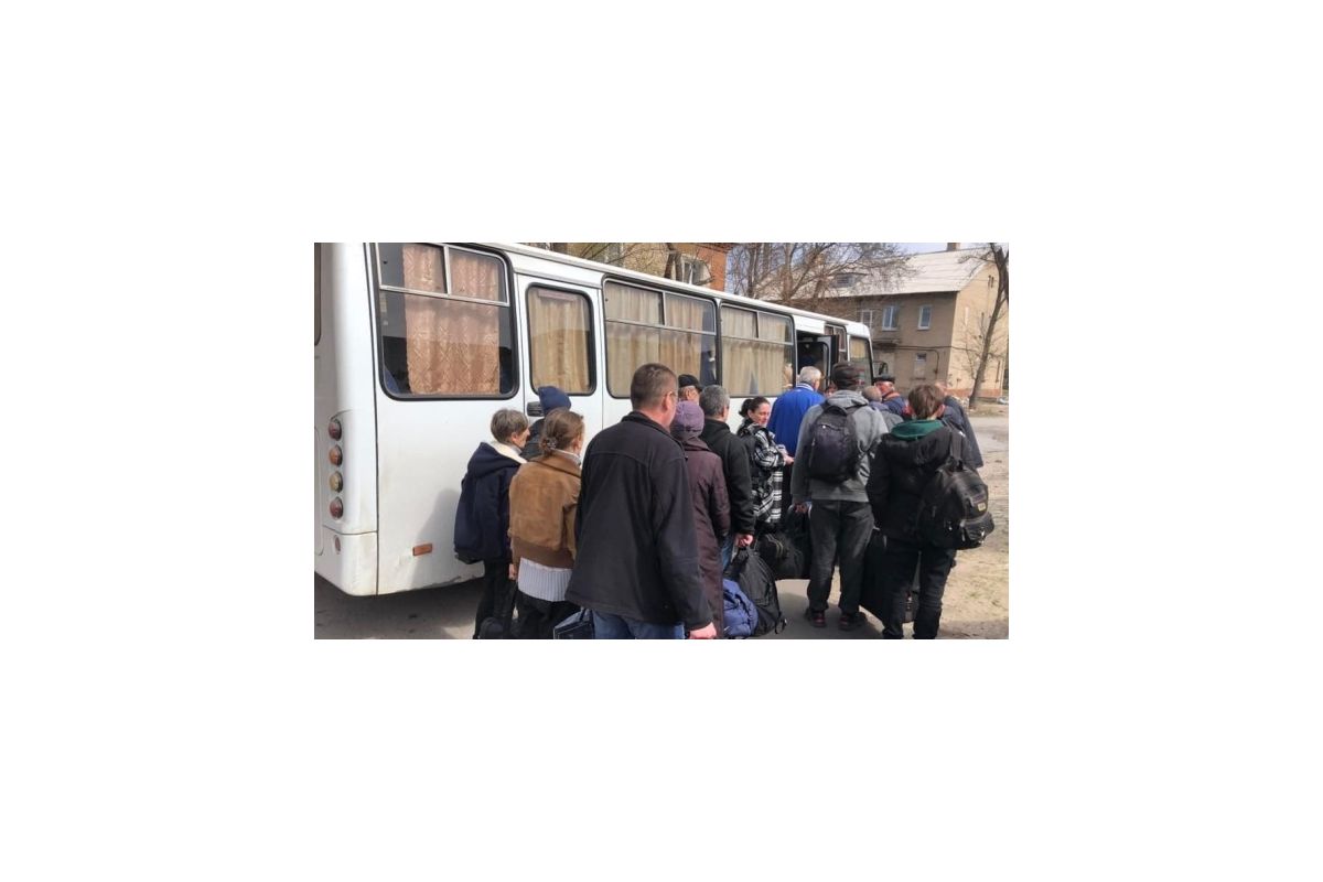Російське вторгнення в Україну : російські окупанти накопичують сили й хочуть вчинити новий напад на Луганщині, тому влада просить жителів регіону не зволікати з евакуацією Російське вторгнення в Україну : російські окупанти накопичують сили й хочуть вчинити новий напад на Луганщині, тому влада просить жителів регіону не зволікати з евакуацією