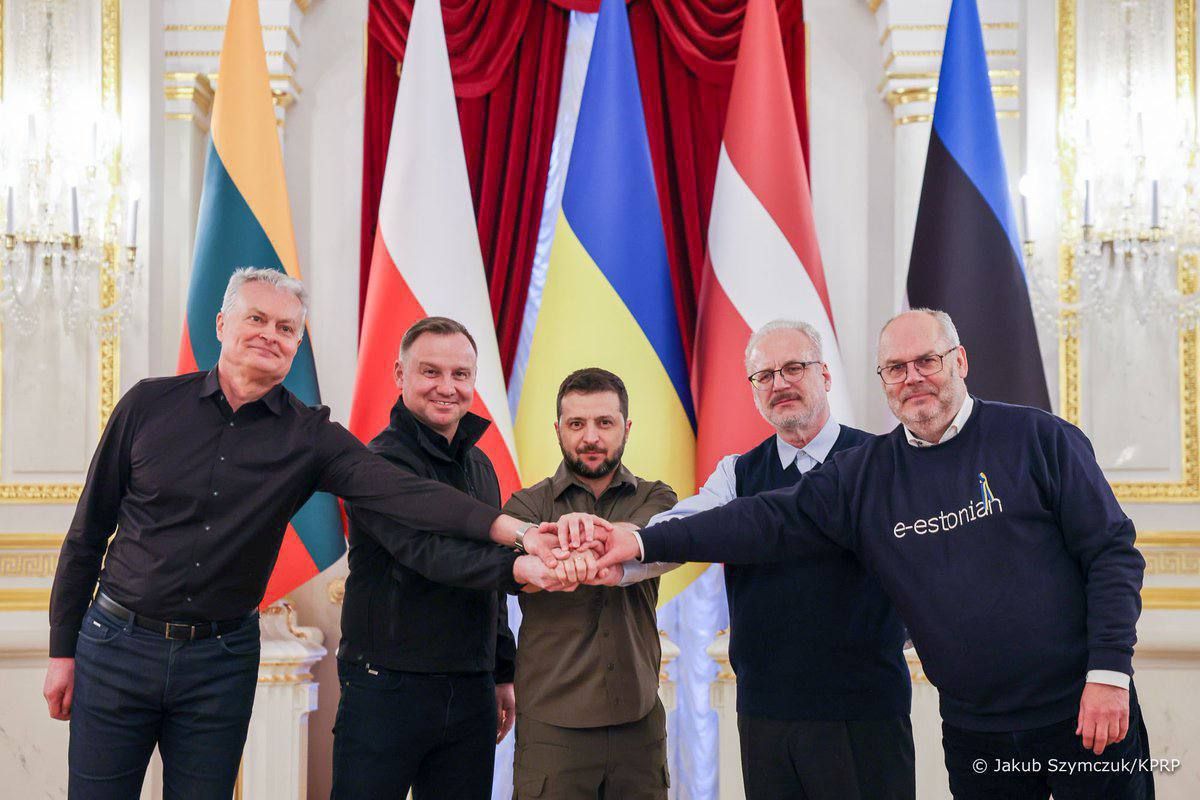 Російське вторгнення в Україну : Справжнє братерство і взаємна допомога сьогодні - це міцний фундамент на майбутнє Російське вторгнення в Україну : Справжнє братерство і взаємна допомога сьогодні - це міцний фундамент на майбутнє