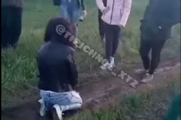 Под Харьковом подростки устроили расправу над девушкой с инвалидностью и снимали происходящее на видео  Под Харьковом подростки устроили расправу над девушкой с инвалидностью и снимали происходящее на видео