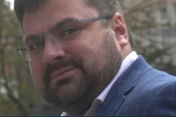 С бриллиантами и наличкой. В Сербии задержали экс-генерала СБУ Наумова С бриллиантами и наличкой. В Сербии задержали экс-генерала СБУ Наумова