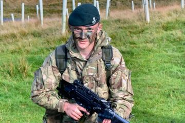 Під час боїв за Сєвєродонецьк загинув колишній солдат британської армії Джордан Гетлі. Він воював за Україну та був інструктором для українських військових Під час боїв за Сєвєродонецьк загинув колишній солдат британської армії Джордан Гетлі. Він воював за Україну та був інструктором для українських військових