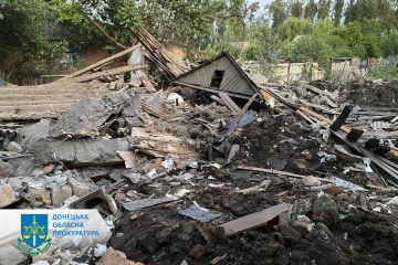 Мінно-вибухові травми і кровотечі - з-під завалів зруйнованих осель дістали поранених та загиблих донеччан Мінно-вибухові травми і кровотечі - з-під завалів зруйнованих осель дістали поранених та загиблих донеччан