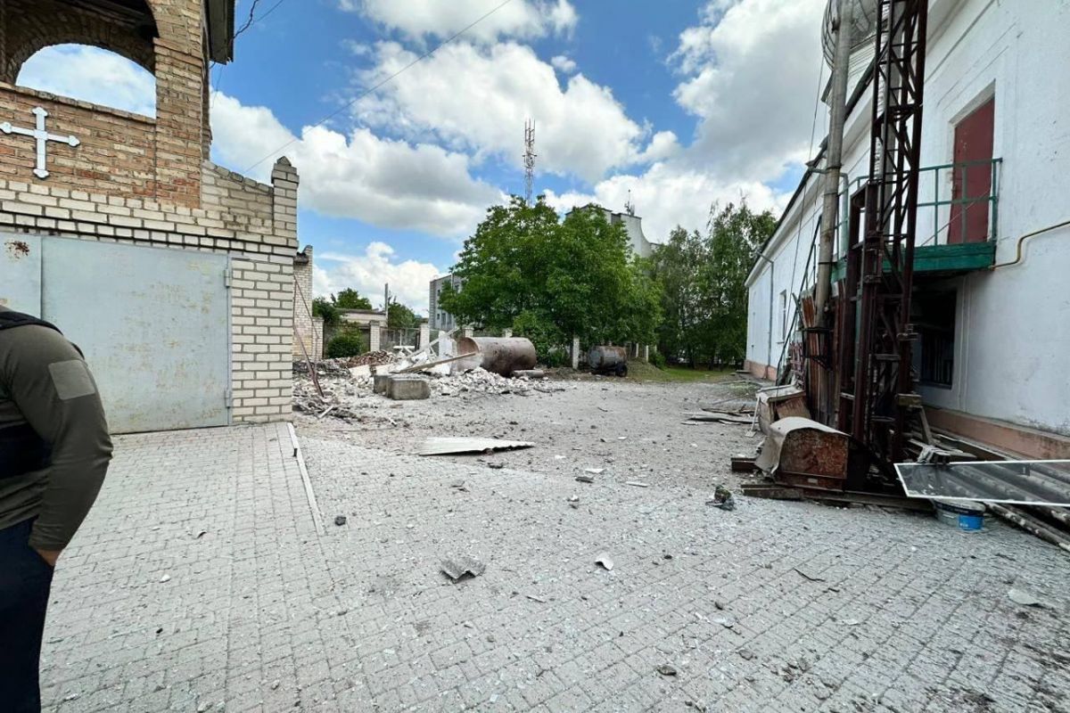 Російська армія обстріляла Білозерку з артилерії, влучила у подвір‘я церкви та вбила священника, - ОП Російська армія обстріляла Білозерку з артилерії, влучила у подвір‘я церкви та вбила священника, - ОП