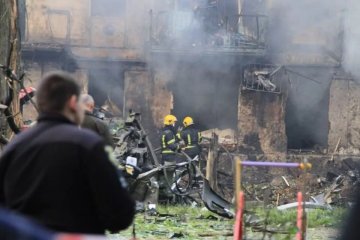 У Кривому Розі одна з ракет поцілила у склад бутильованої води для Херсону У Кривому Розі одна з ракет поцілила у склад бутильованої води для Херсону