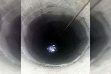 У Дніпрі рятувальники витягли жінку з 9-метрового колодязя У Дніпрі рятувальники витягли жінку з 9-метрового колодязя