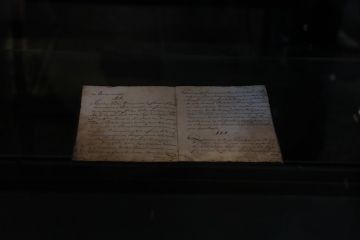 По инициативе Президента Владимира Зеленского в Украину впервые в истории привезли оригинал Конституции Пилипа Орлика По инициативе Президента Владимира Зеленского в Украину впервые в истории привезли оригинал Конституции Пилипа Орлика