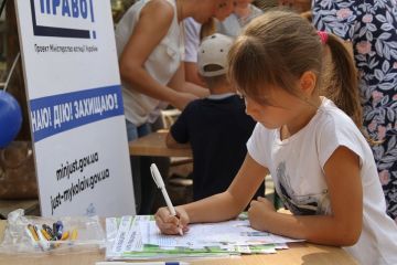Правовий фест та мандрівка країною прав! – миколаївську молодь навчали захищати власні права не порушуючи прав інших Правовий фест та мандрівка країною прав! – миколаївську молодь навчали захищати власні права не порушуючи прав інших