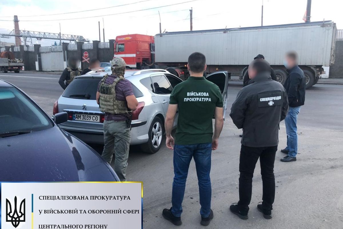 Викрито учасників міжрегіональної злочинної групи, яка здійснювала виробництво і продаж вибухових речовин Викрито учасників міжрегіональної злочинної групи, яка здійснювала виробництво і продаж вибухових речовин