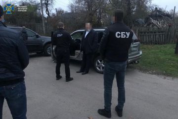 На Чернігівщині СБУ викрила голову міської об’єднаної територіальної громади на хабарі у понад 600 тисяч гривень На Чернігівщині СБУ викрила голову міської об’єднаної територіальної громади на хабарі у понад 600 тисяч гривень
