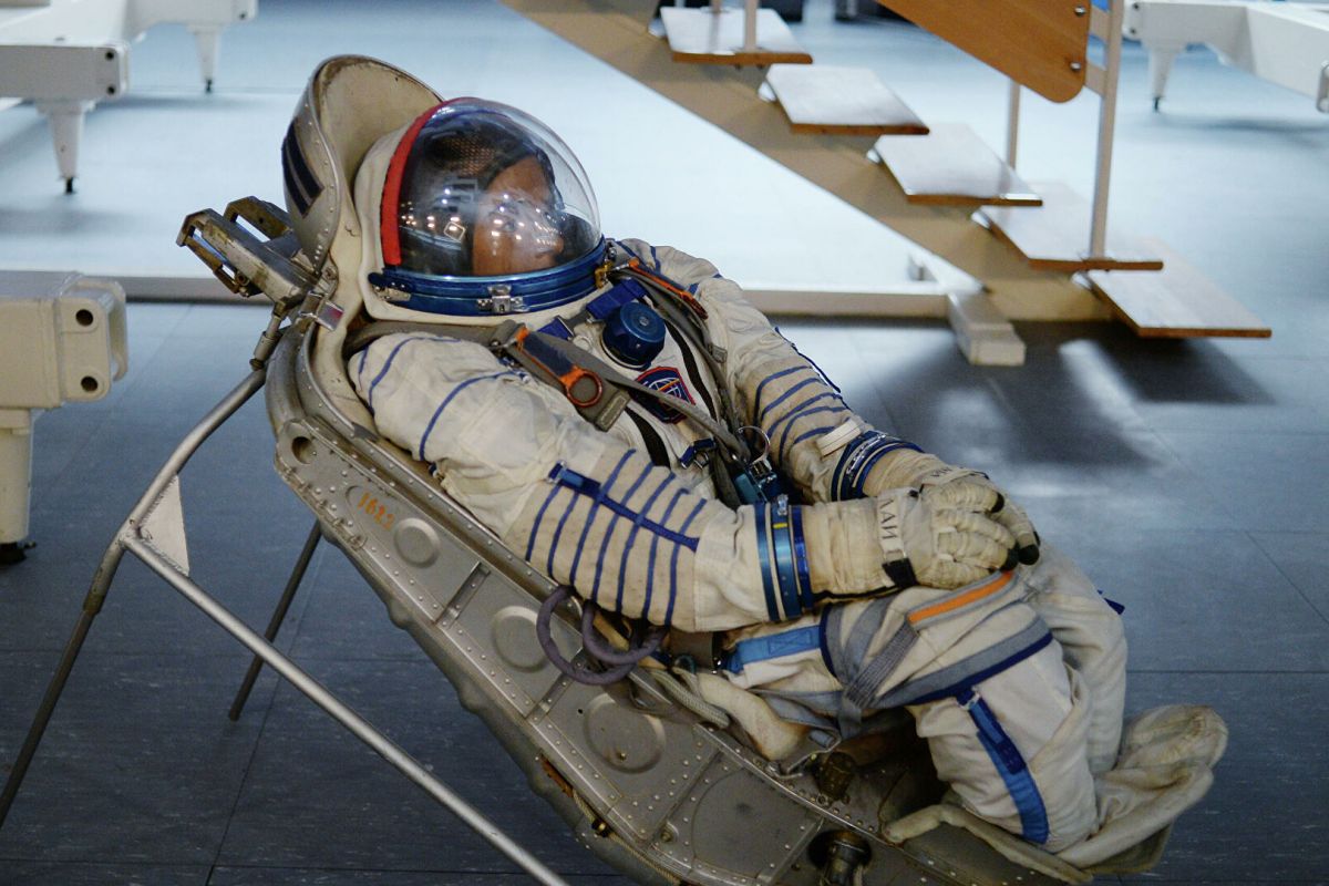 Жінки-наставниці допомагають дівчатам дістатись зірок у космічній кар'єрі Жінки-наставниці допомагають дівчатам дістатись зірок у космічній кар'єрі