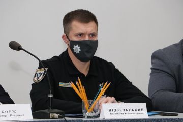 Нидзельский Владимир: ««Х.. меня кто уволит! Я кормлю всех на х.. сверху, от начальника департамента до министра. Но это все х…я!..» Нидзельский Владимир: ««Х.. меня кто уволит! Я кормлю всех на х.. сверху, от начальника департамента до министра. Но это все х…я!..»