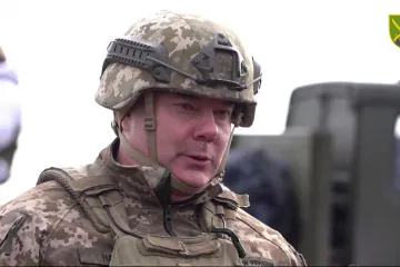 ​У Міністерстві оборони України розглядають можливість звільнення трьох командувачів ЗСУ.