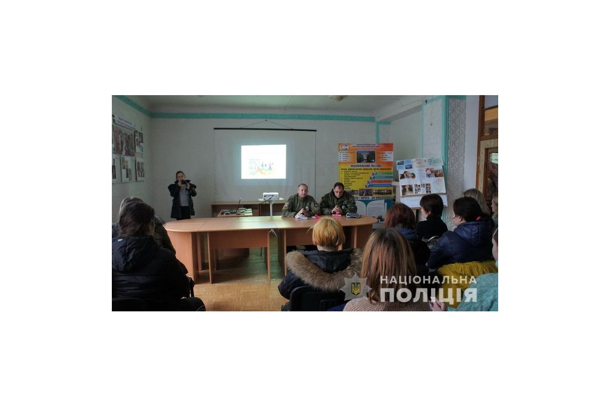 На Луганщині поліція роз’яснює дітям їхні права та нагадує про обов’язки На Луганщині поліція роз’яснює дітям їхні права та нагадує про обов’язки