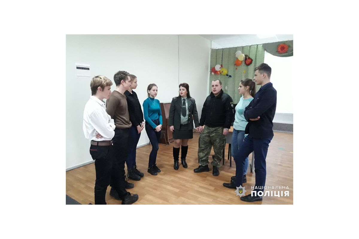 Поліцейські провели уроки правового виховання для школярів Поліцейські провели уроки правового виховання для школярів