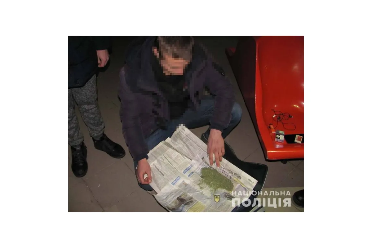 На Луганщині поліцейські виявили у пасажира потягу наркотики