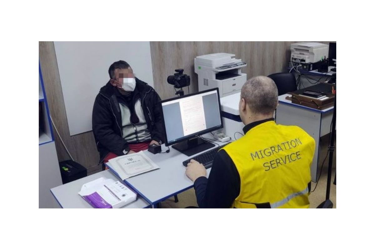 Незаконний мігрант у Запоріжжі Незаконний мігрант у Запоріжжі