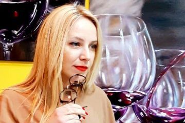 Художниця Ольга Ярославська : життя та творчість талановитої української художниці Художниця Ольга Ярославська : життя та творчість талановитої української художниці