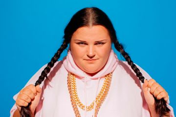 Alyona Alyona випустила новий провокаційний кліп Alyona Alyona випустила новий провокаційний кліп