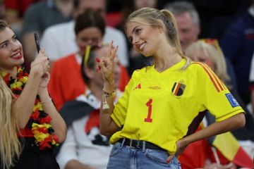 Красотка дня. Яркая девушка Куртуа на трибунах во время 100-го матча Тибо за сборную. ФОТО Красотка дня. Яркая девушка Куртуа на трибунах во время 100-го матча Тибо за сборную. ФОТО