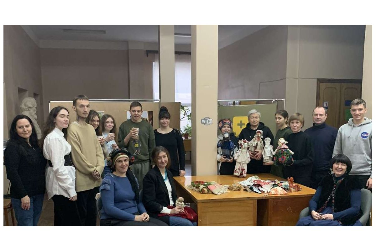 Творча зустріч заслуженої майстрині народної творчості України Наталії Свиридюк зі студентами і викладачами факультету технологій та дизайну в рамках заходів «ТЕПЛЕ КОЛО» Творча зустріч заслуженої майстрині народної творчості України Наталії Свиридюк зі студентами і викладачами факультету технологій та дизайну в рамках заходів «ТЕПЛЕ КОЛО»