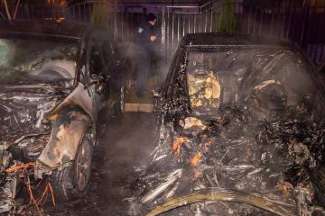 Масові пожежі в Дніпрі: згоріло 4 автівки за одну ніч Масові пожежі в Дніпрі: згоріло 4 автівки за одну ніч