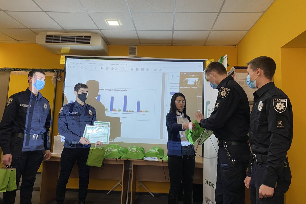 Вітаємо з перемогою в конкурсі соціальних відеороликів студентів ДЮІ Юридичної клініки «Правовий захист»! Вітаємо з перемогою в конкурсі соціальних відеороликів студентів ДЮІ Юридичної клініки «Правовий захист»!