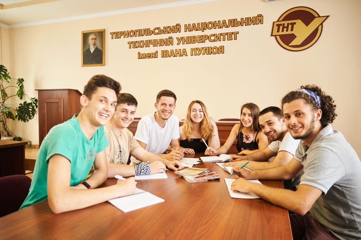 Цікаві профорієнтаційні заходи для випускників коледжів організовують в Тернополі Цікаві профорієнтаційні заходи для випускників коледжів організовують в Тернополі