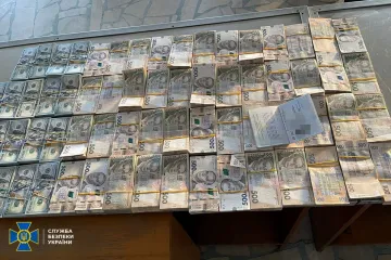 ​СБУ викрила ділків, які у валізах намагалися завезти в Україну готівку на 37 млн грн