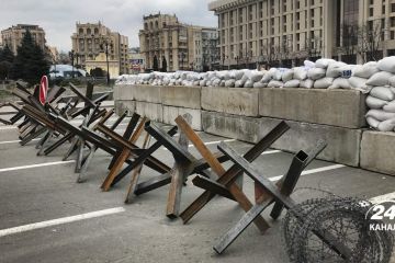 Російське вторгнення в Україну : Під Києвом на кілька днів перекрили трасу на Чоп в районі Калинівки. Російське вторгнення в Україну : Під Києвом на кілька днів перекрили трасу на Чоп в районі Калинівки.