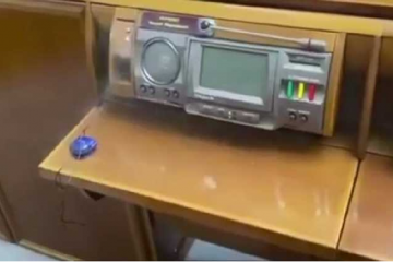 В Раде у "слуги народа" загорелся пульт для голосования: видео В Раде у "слуги народа" загорелся пульт для голосования: видео