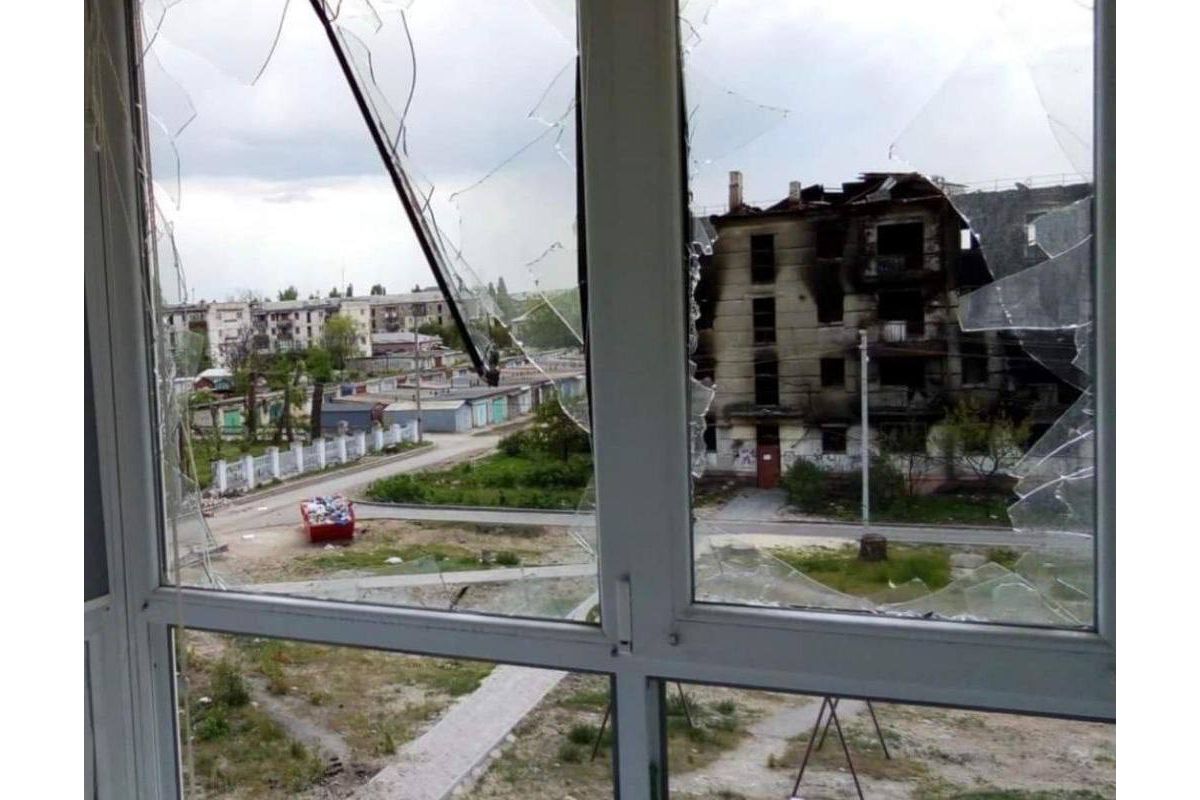 Більше 50 будинків зруйнували росіяни у Гірській та Попаснянській громадах, у Лисичанську влучили в будівлю заводу Більше 50 будинків зруйнували росіяни у Гірській та Попаснянській громадах, у Лисичанську влучили в будівлю заводу