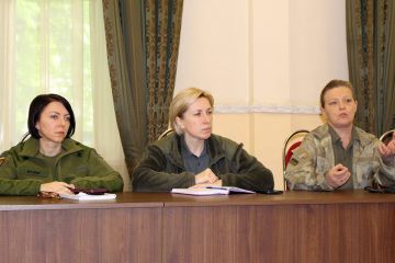 Сьогодні в Будинку офіцерів зустрілися з родичами захисників Азовсталі. Сьогодні в Будинку офіцерів зустрілися з родичами захисників Азовсталі.