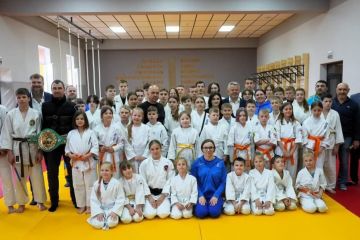 В Бучі урочисто відкрили оновлену школу бойових мистецтв. В Бучі урочисто відкрили оновлену школу бойових мистецтв.