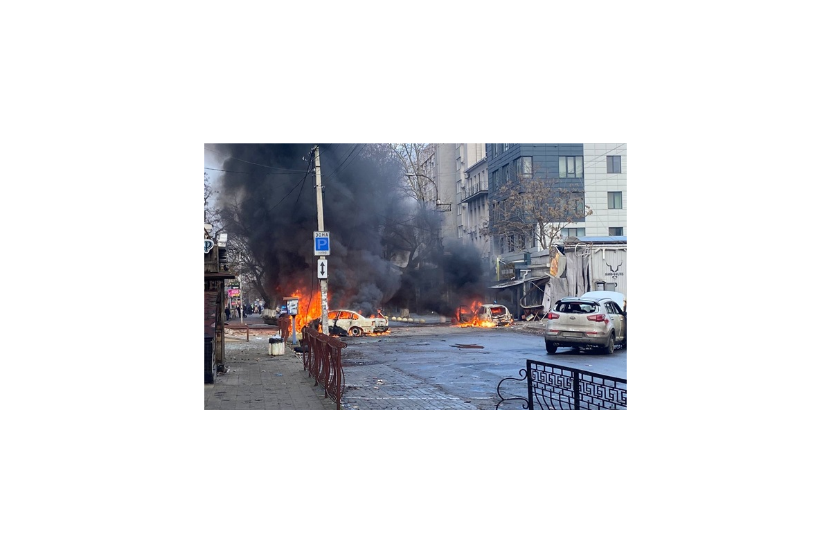 Окупанти обстріляли Херсон, травмовано двох волонтерів, один з них іноземець Окупанти обстріляли Херсон, травмовано двох волонтерів, один з них іноземець