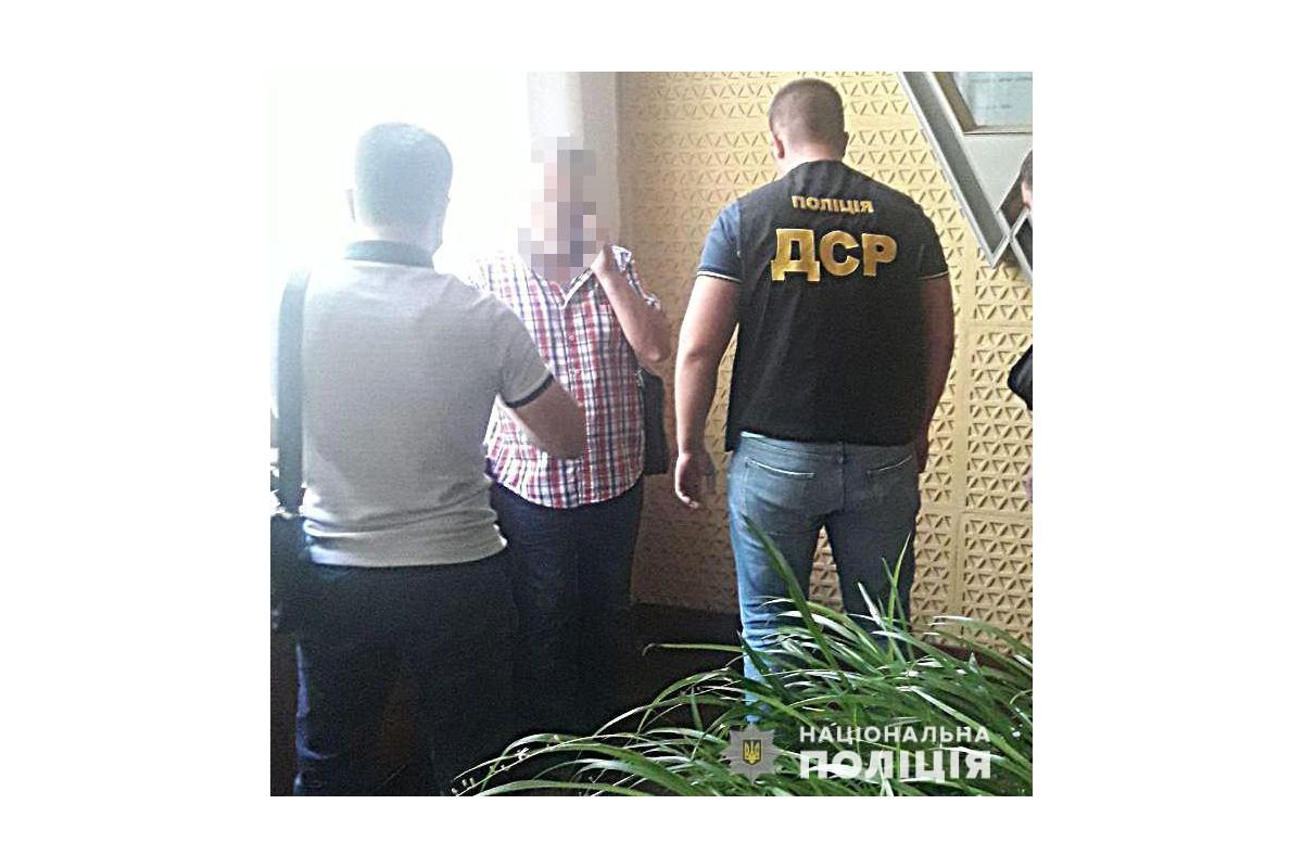 У Дніпрі на хабарі затримано ректора університету разом із помічником У Дніпрі на хабарі затримано ректора університету разом із помічником