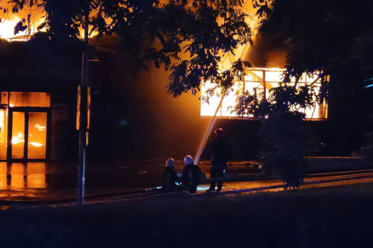 Нічна атака рашистів на Одесу: ворог запустив на місто 15 «шахедів» та 8 ракет. ППО збило все, — ОДА (фото)) Нічна атака рашистів на Одесу: ворог запустив на місто 15 «шахедів» та 8 ракет. ППО збило все, — ОДА (фото))