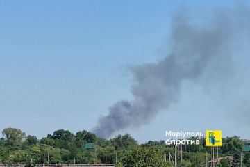 У Маріуполі партизани підпалили базу окупантів У Маріуполі партизани підпалили базу окупантів