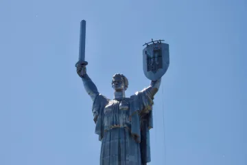​Монтаж тризуба на монумент «Батьківщини - мати» завершено