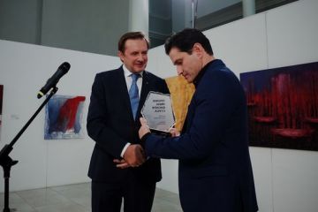 Режисер Ахтем Сеітаблаєв отримав цьогоріч премію імені Василя Стуса: говоримо про актора та його кар'єру в кіномистецтві Режисер Ахтем Сеітаблаєв отримав цьогоріч премію імені Василя Стуса: говоримо про актора та його кар'єру в кіномистецтві