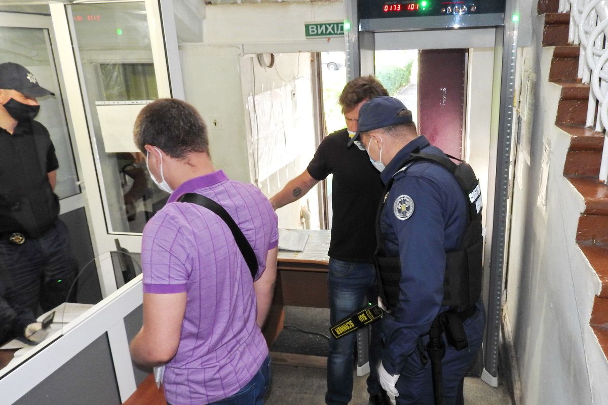 Нікопольський суд став «чемпіоном» по виявленню заборонених предметів Нікопольський суд став «чемпіоном» по виявленню заборонених предметів