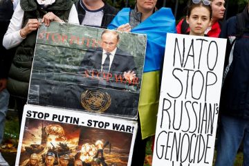 Українці провели акцію перед штаб-квартирою НАТО Українці провели акцію перед штаб-квартирою НАТО