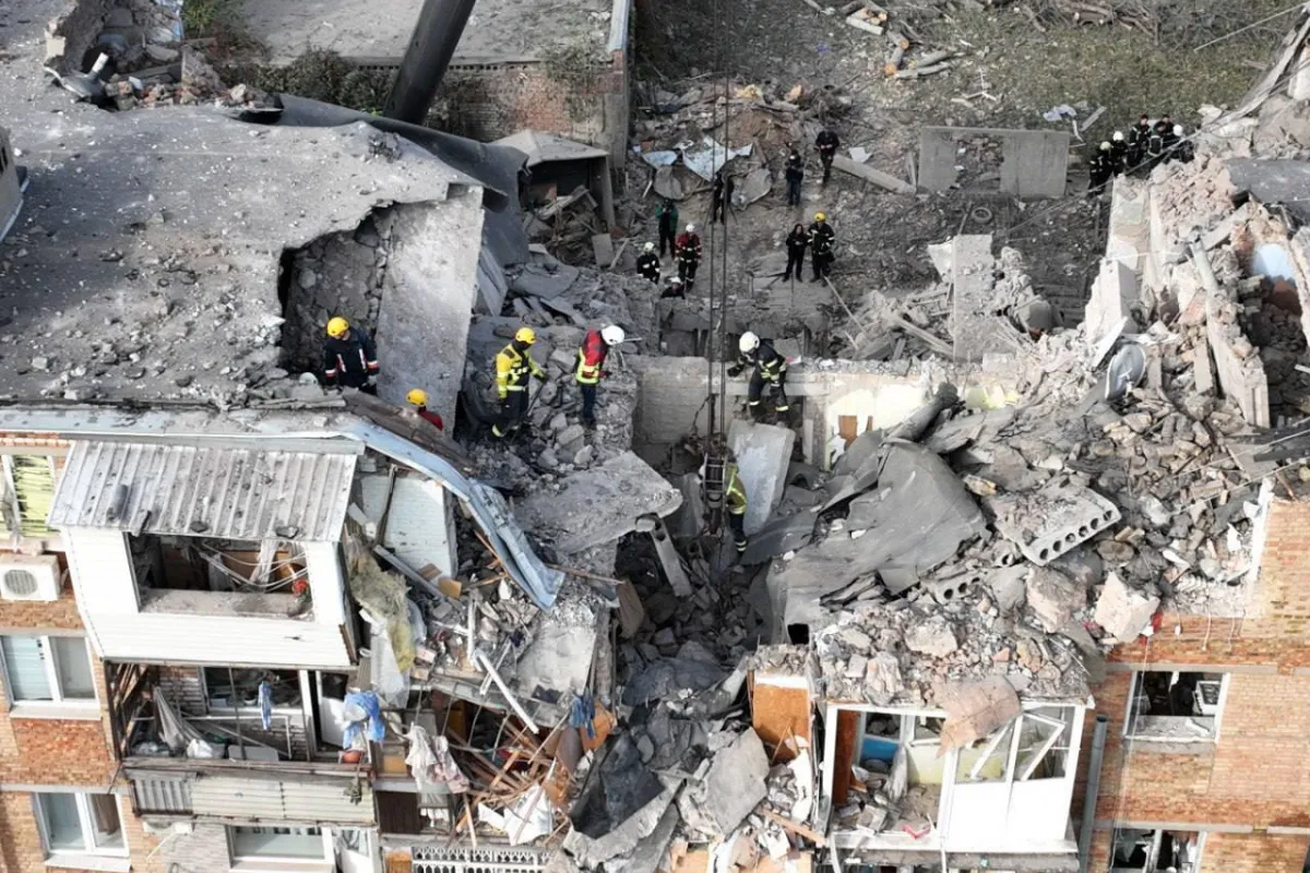 Наслідки удару по Миколаєву: рятувальники підняли загиблих