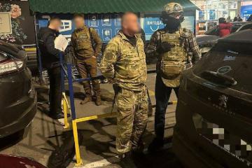 У Дніпрі ДБР затримало військовослужбовця на хабарі у 600 тисяч гривень за безперешкодне нарахування бойових виплат підлеглим У Дніпрі ДБР затримало військовослужбовця на хабарі у 600 тисяч гривень за безперешкодне нарахування бойових виплат підлеглим