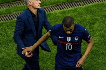 Гол на 7 миллионов: Мбаппе поразил болельщиков на тренировке сборной Франции (видео) Гол на 7 миллионов: Мбаппе поразил болельщиков на тренировке сборной Франции (видео)